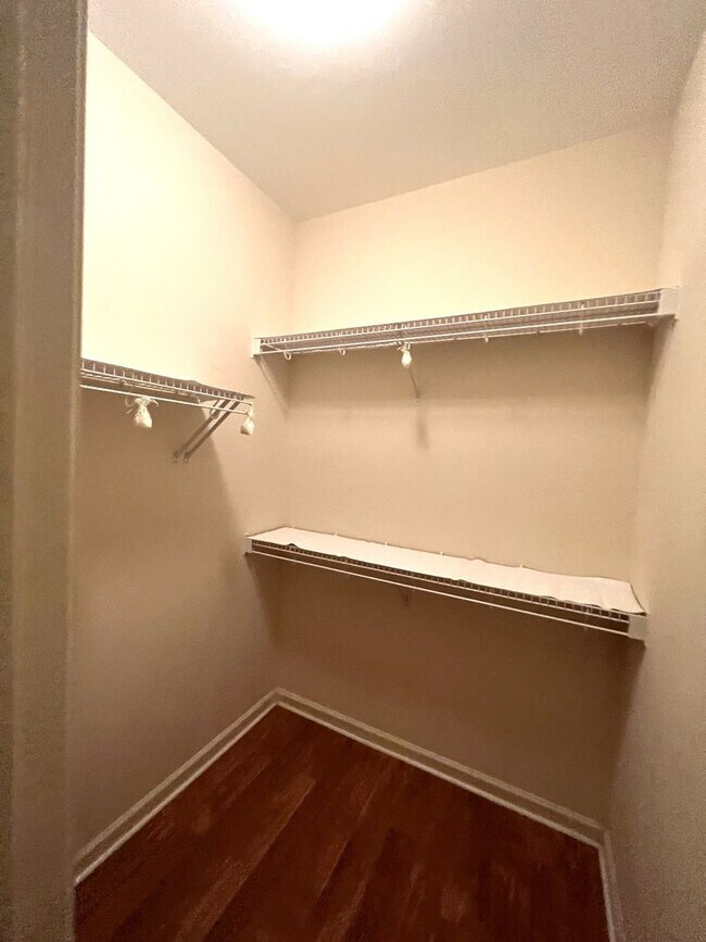 Building Photo - Merestone 1 level brick patio home. 2 Car garage, walk to The Point Shopping, restaurants and mov...