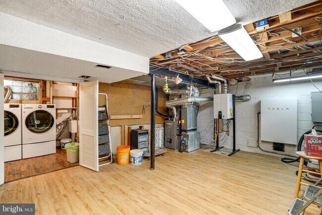 Building Photo - 5605 Eastbourne Dr