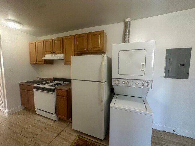 Building Photo - 1025 17th St NE