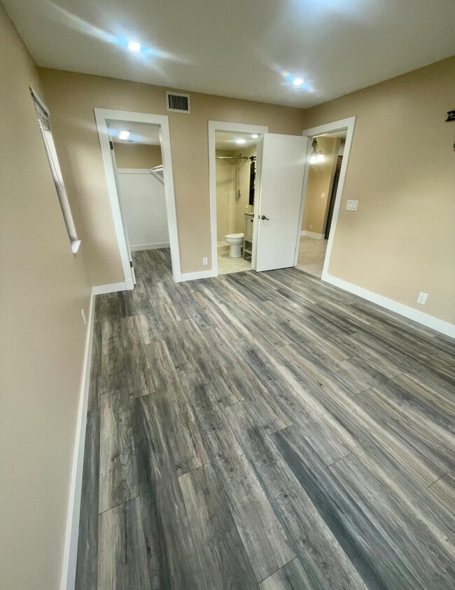 Building Photo - 7233 Golf Colony Ct