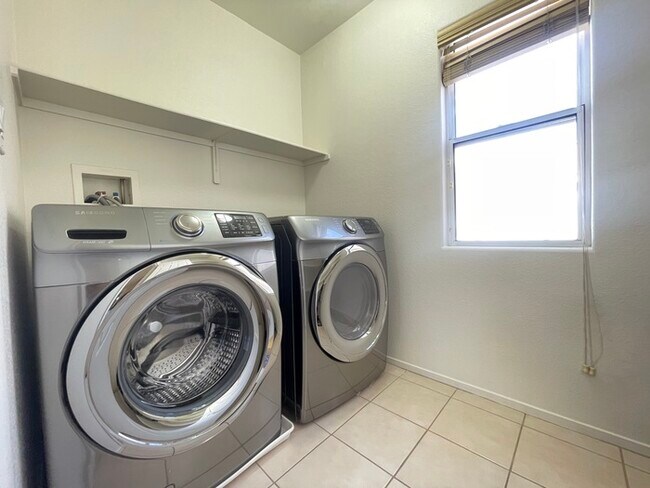 Building Photo - Carry Over Showing: This property has been...