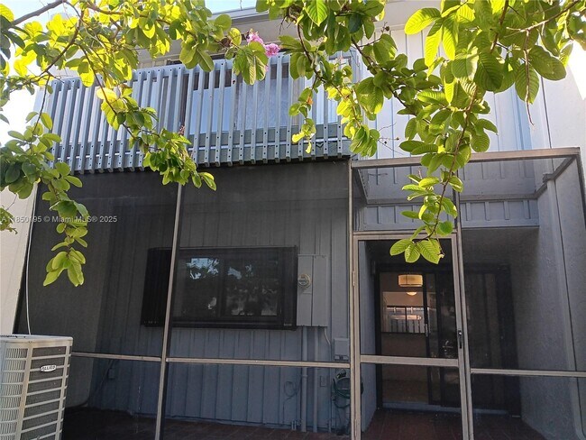 Building Photo - 1532 Gabriel St