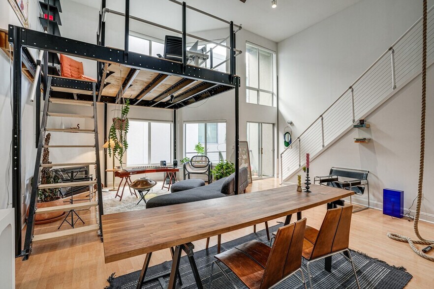 Building Photo - 661 5th St