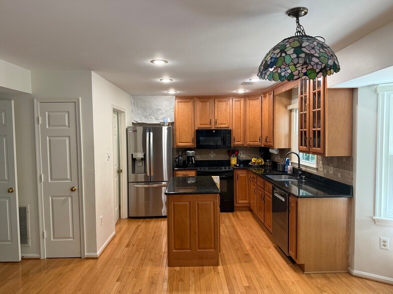 Building Photo - 9205 Northedge Dr