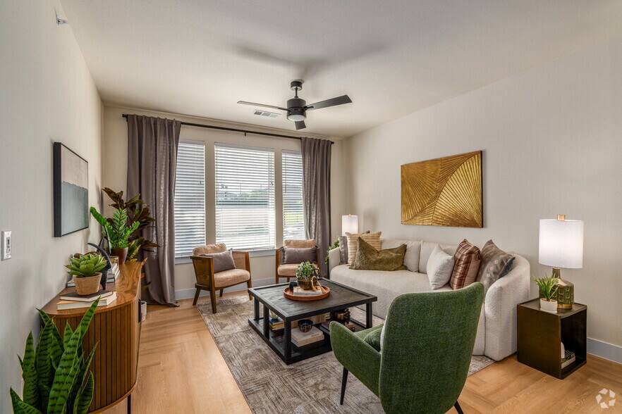 1BR, 1BA - 741SF - Living Room - The Brentwood