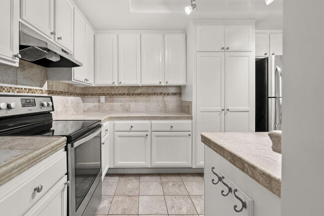 Building Photo - 5148 Cribari Pl