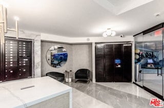 Building Photo - 105 S Doheny Dr
