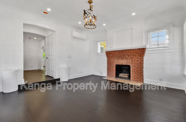 Building Photo - 208 S K St