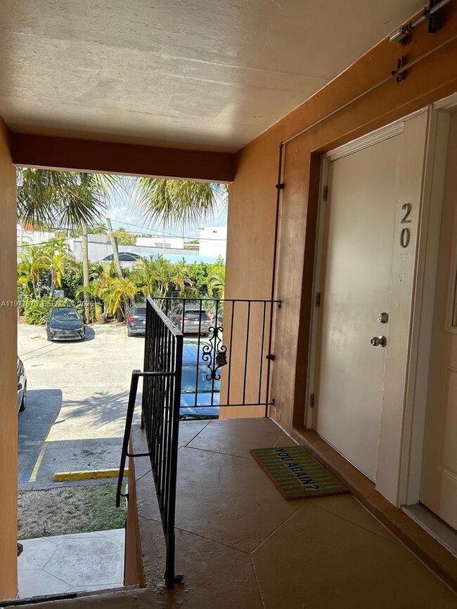 Building Photo - 7901 SW 64th Ave