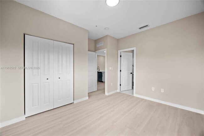 Building Photo - 630 NE 166th St