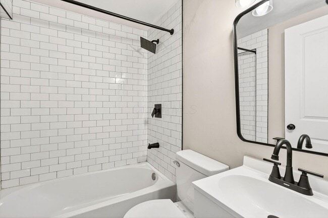 Building Photo - 2699 Pontiac St