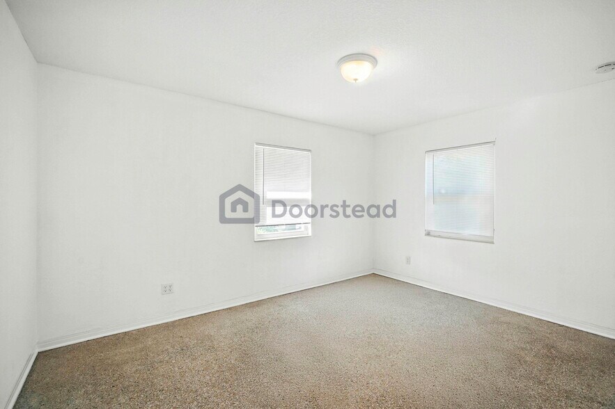 Building Photo - 4291 Porpoise Dr SE