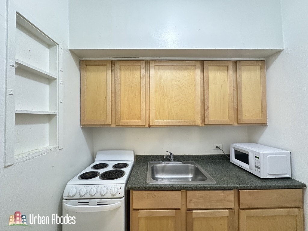 Building Photo - 556 W Arlington Pl