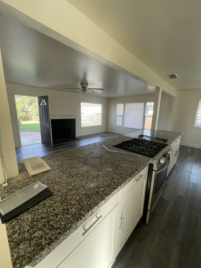 Building Photo - 1215 Whyler Rd