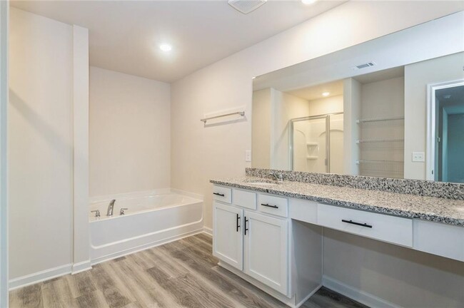 Building Photo - 631 Mackenzie Cv