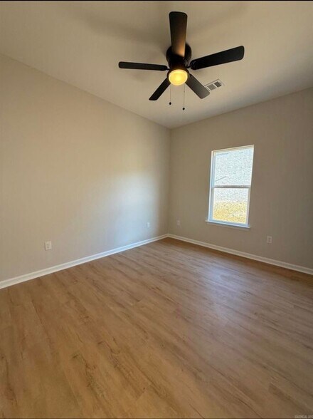 Building Photo - 505 Madeleine Cir