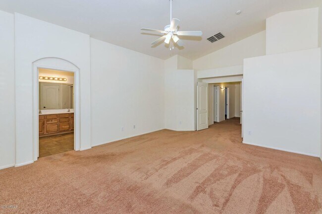 Building Photo - Gorgeous 4 Bed Single Level Norterra Home