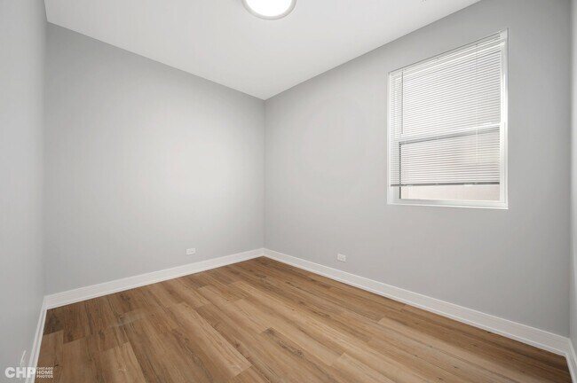 Building Photo - 4157 S Prairie Ave
