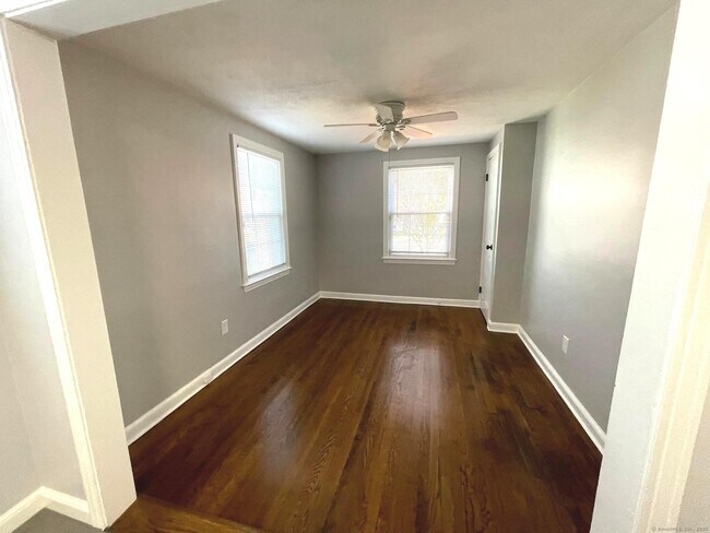 Building Photo - 34 Monroe St