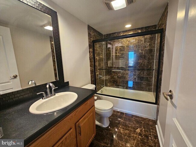 Building Photo - 2001 Hamilton St