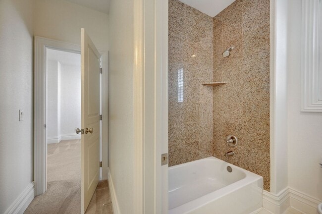 Building Photo - Stunning Rhodes Ranch Four Bedroom