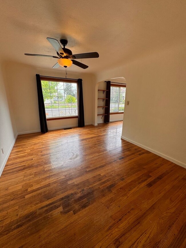 Building Photo - Warm and Welcoming 4bed/2 bath in beautiful Corvallis!