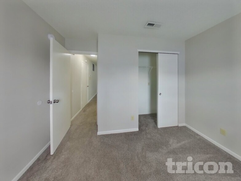 Building Photo - 2414 Summerwood Ln