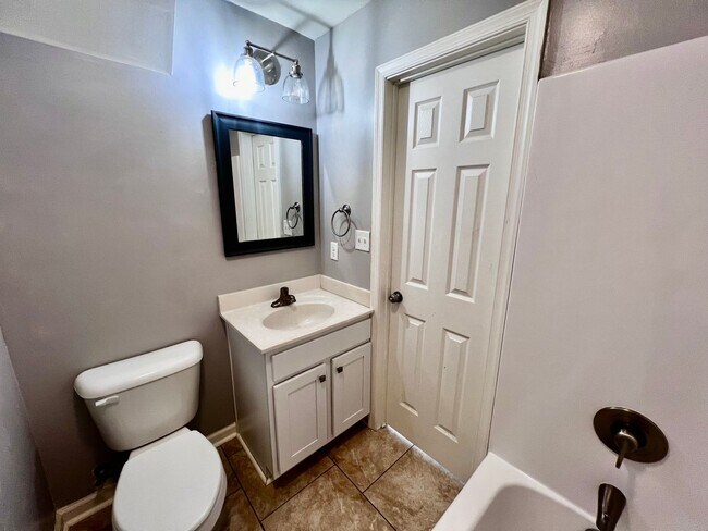 Building Photo - Tri-Level Condo – Pets Welcome, Washer & D...