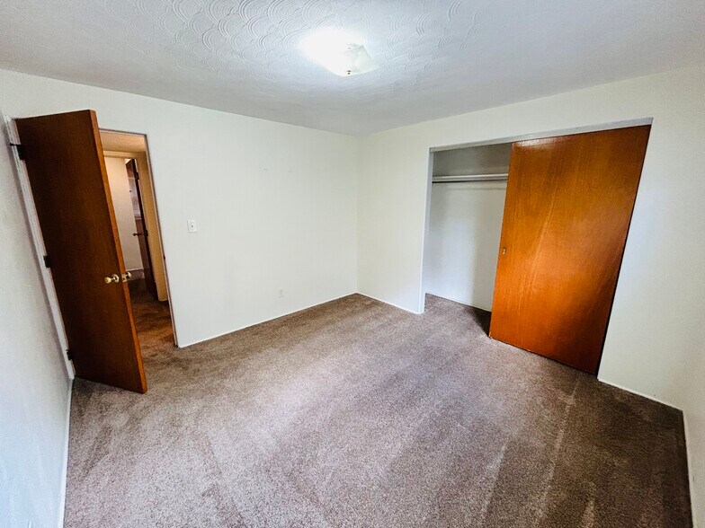 Front bedroom - 3131 Hassler St