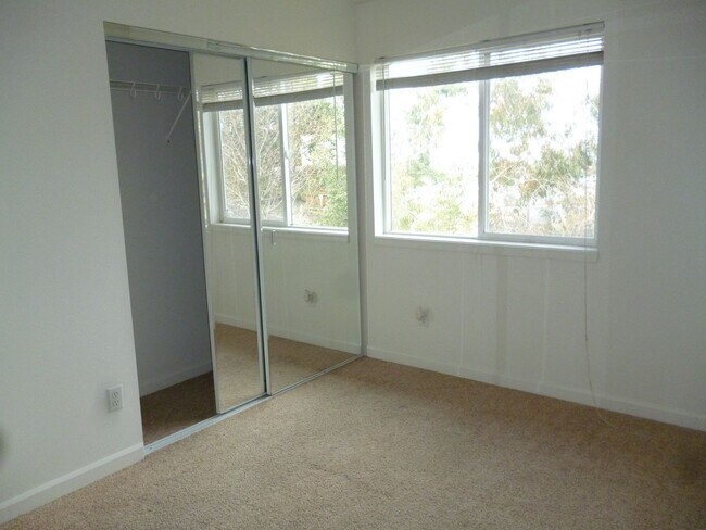 Building Photo - 2069