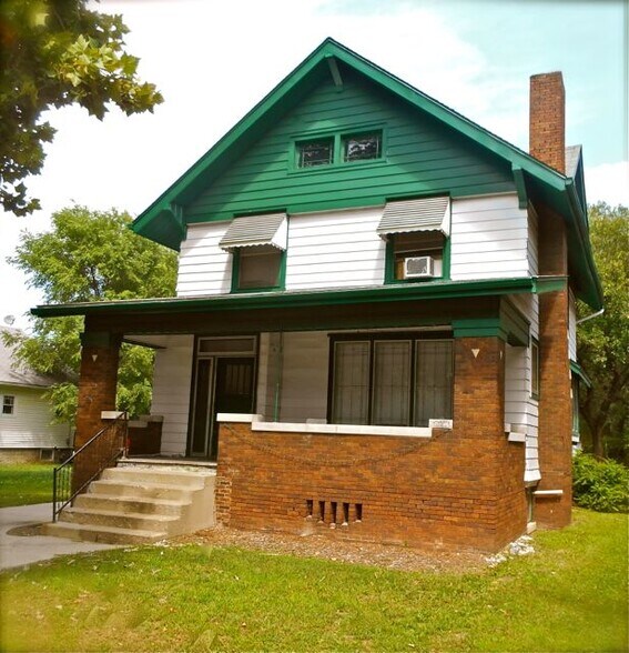 Primary Photo - 1208 N University St