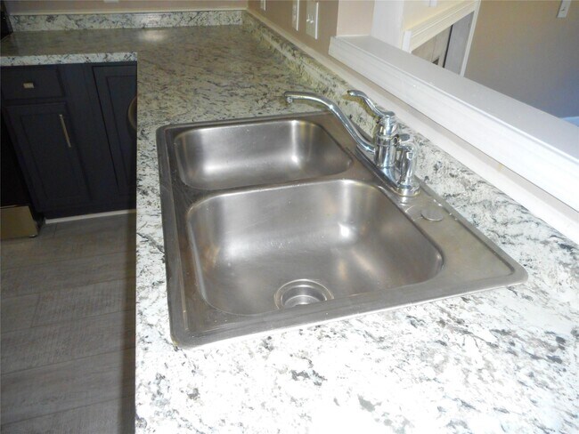 Building Photo - 3152 Mannington Dr