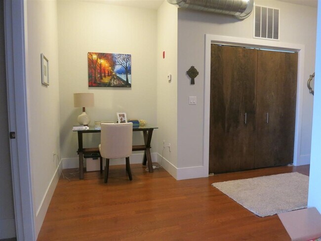 Building Photo - 154 W 2nd St