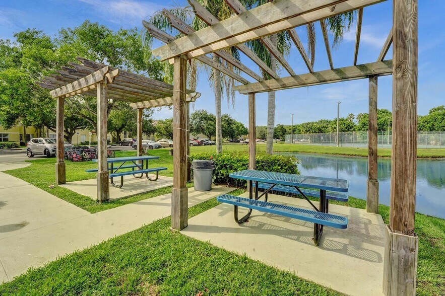 Building Photo - 12650 Vista Isles Dr