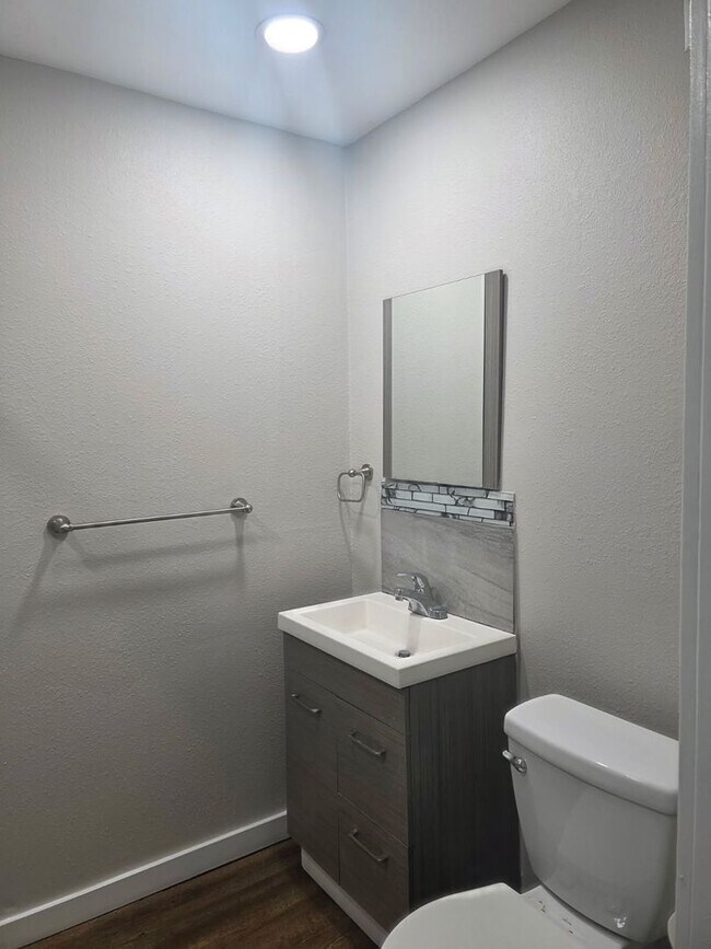 Building Photo - Step into this updated 4-bedroom, 2-bath home ideally situated in the heart of Sand Springs.