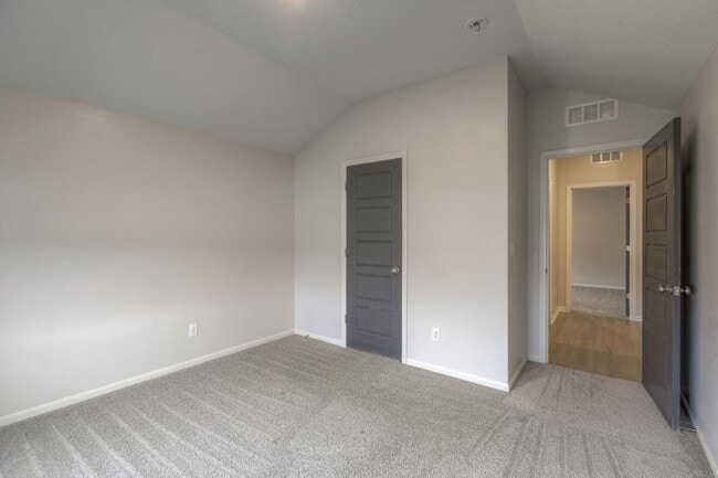 Building Photo - 8004 SE 6th St