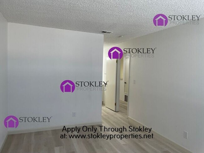Building Photo - 5025 Valley Crest Dr
