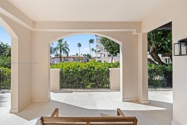 Building Photo - 19216 Fisher Island Dr