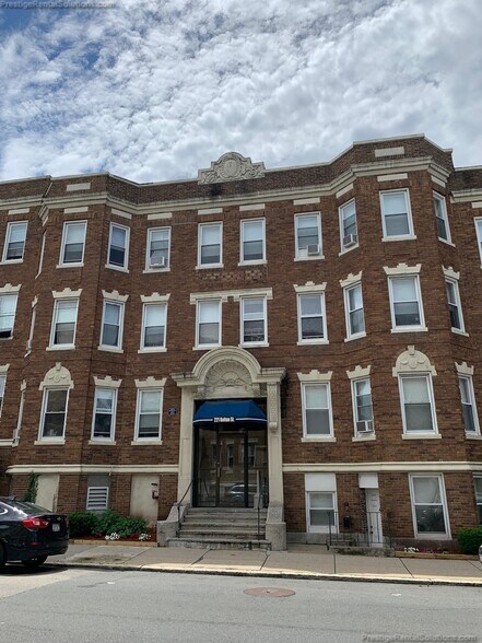 Building Photo - 221 Kelton St