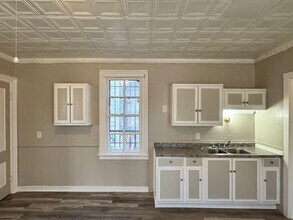 Building Photo - Spacious Single Family Home Ready for Rent in Great Neighborhood