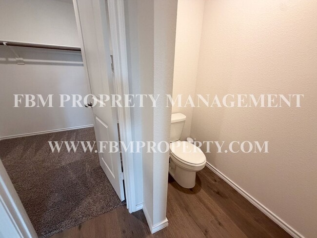 Building Photo - 329 Thoroughbred St