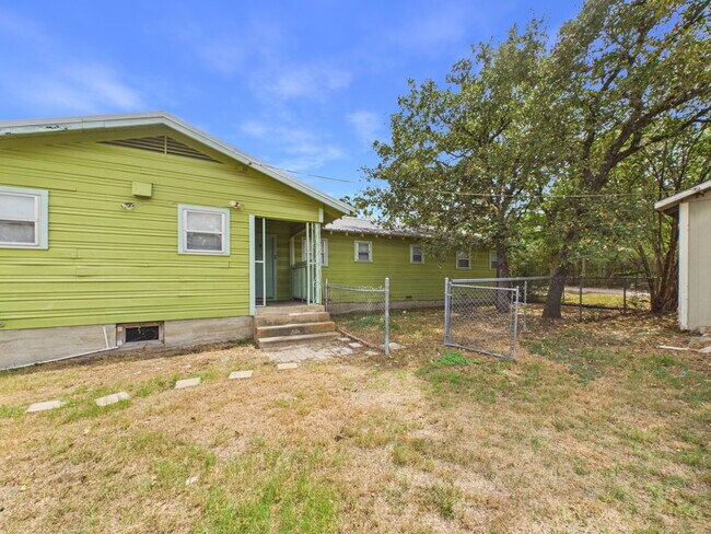 Building Photo - 11064 N Dowling Rd