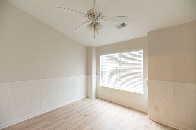 Building Photo - 306 Snowy Owl Ct