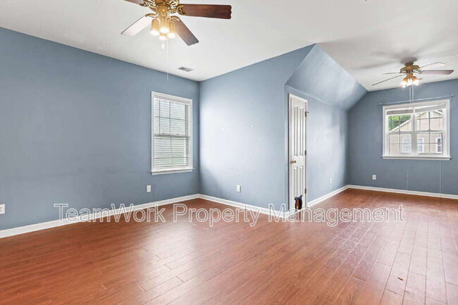 Building Photo - 307 Pimpernel St