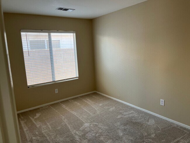 Building Photo - 33 N Sahuaro Dr