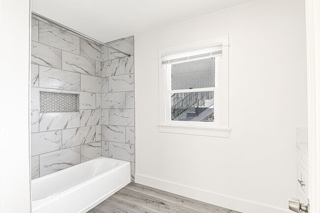 Interior Photo - 525-537 Chestnut Avenue