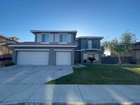 Building Photo - Victorville- Tanamera Home-  5 Bedrooms, 4...