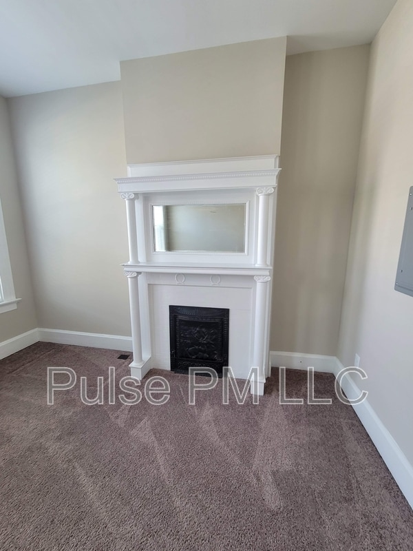 Building Photo - 620 6th Ave