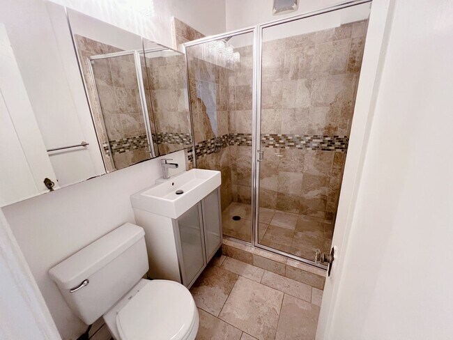 Building Photo - Curson Ave Apartments By The Grove