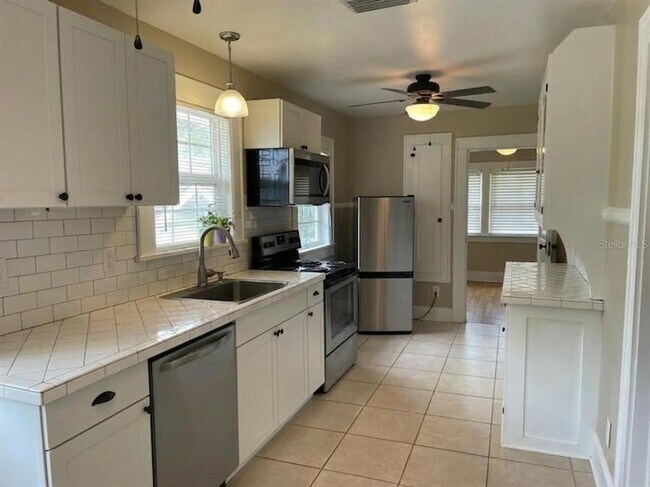 Building Photo - 1601-1611 11th St N